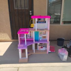 Barbies Townhome (Accessories And Barbies)