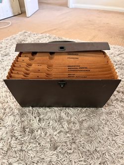 Portable Expanding File Organizer with Handle