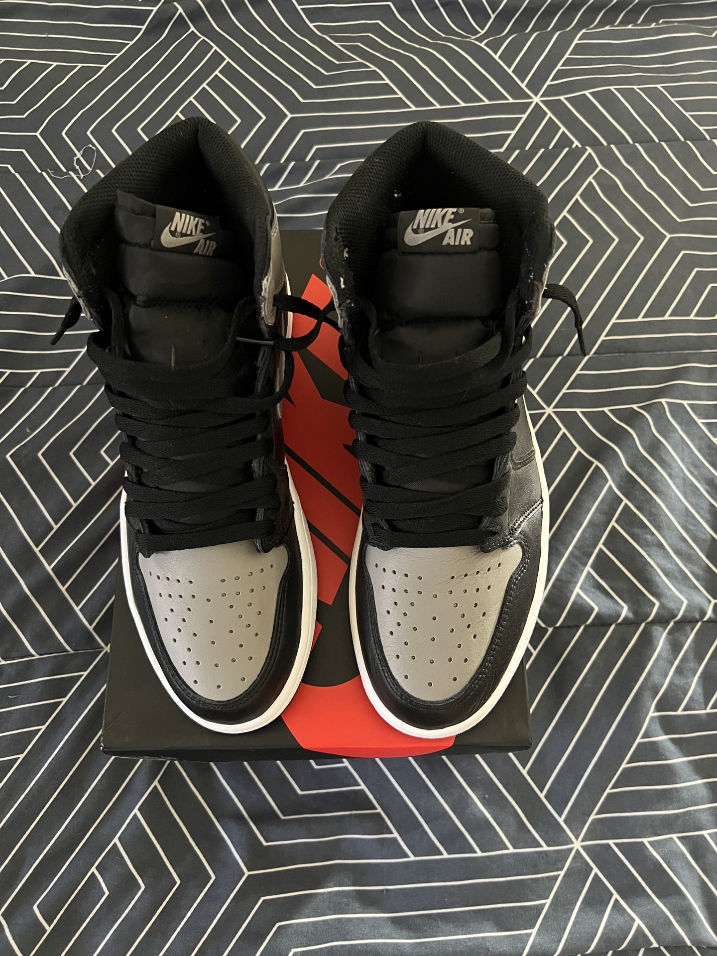 Air Jordan 1 (Shadow)