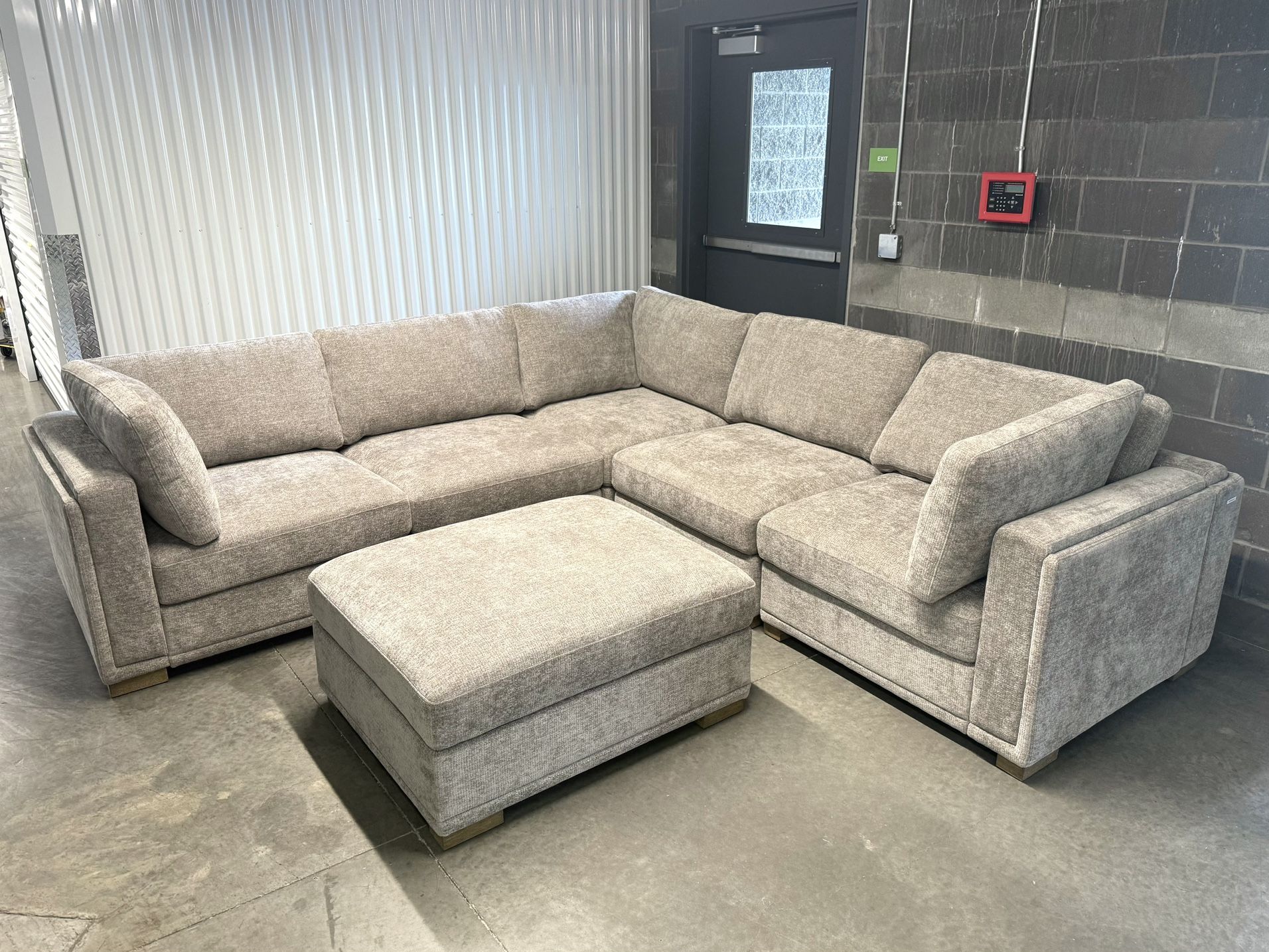 Delivery Available- Brand New Thomasville Sectional Sofa with Ottoman