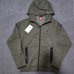 Nike Tech Set Brand New Throw Offers 