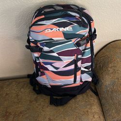 Dakine 12L Snowboard/Ski Backpack 
