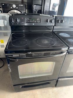 30’’ GE oven range electric stove / good conditions / 45 days warranty