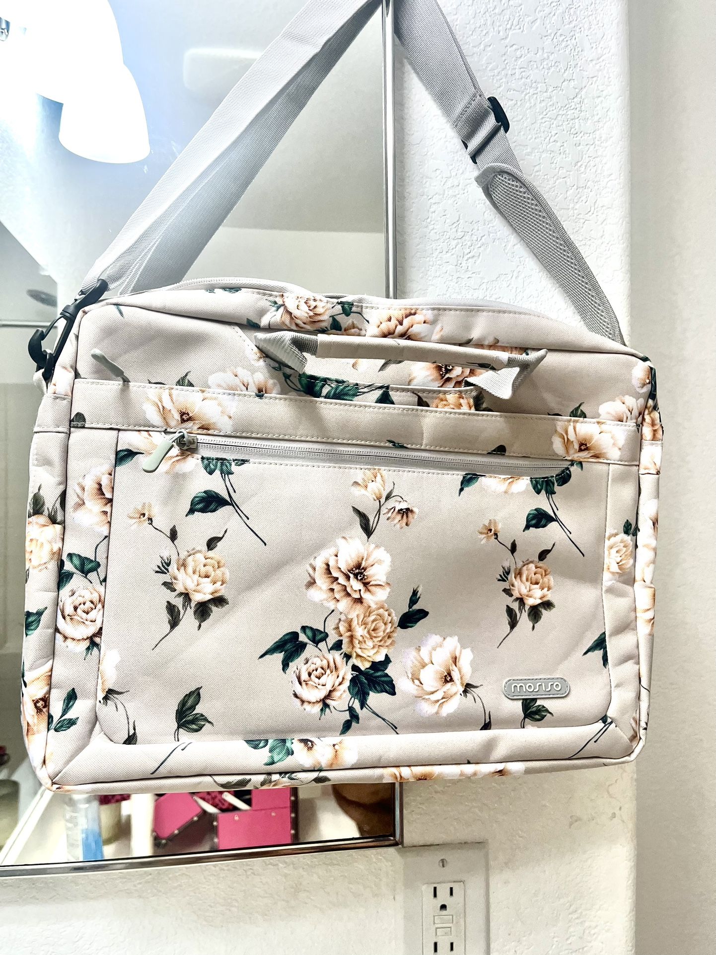 Large laptop, computer bag with adjustable straps brand new