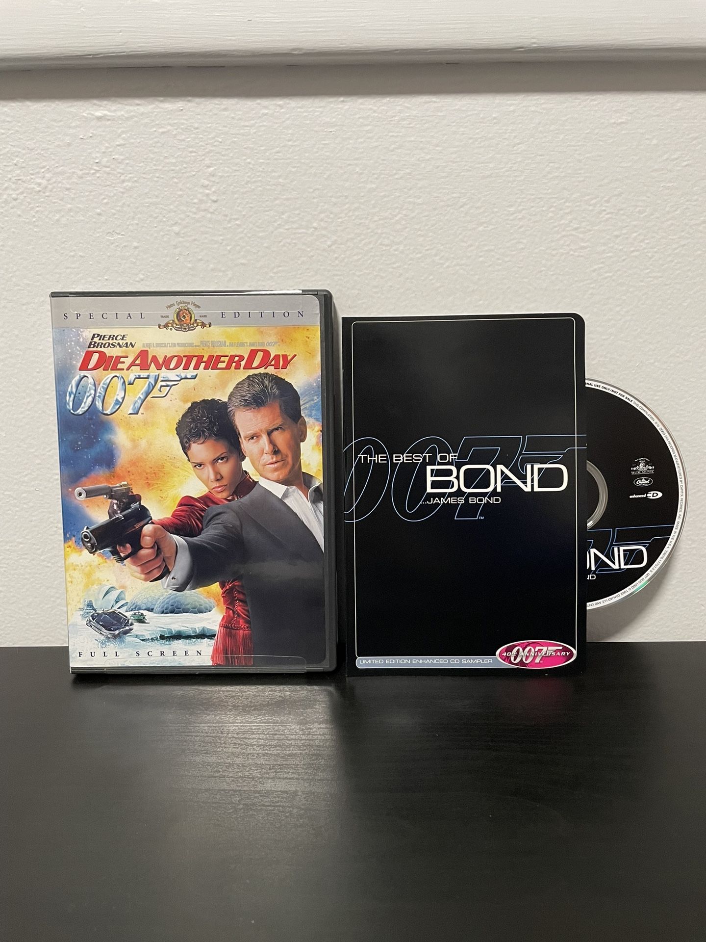 Die Another Day 007 DVD w/ CD Sampler CIB Special Edition 3 Disc Pierce Brosnan