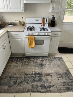 Abstract Rug, 6 ft by 4 ft