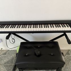 Yamaha Piano/chair/stand