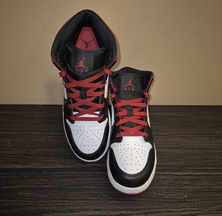 Nike Air Jordan 1 Mid ( Sz 7Y)