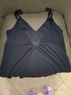 Old Navy flare black stap vneck