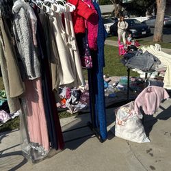 Se Vende Ropa Y Jugetes 