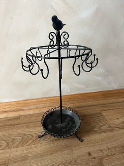 Rotating Jewelry Stand