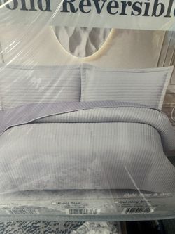 Reversible Solid Quilt W/ Pillow Shams