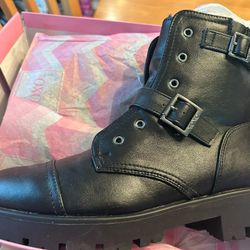 Girls Size 5 Boots 