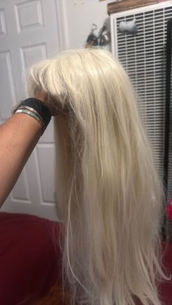 I LONG BLOND WIG WITH BANGS