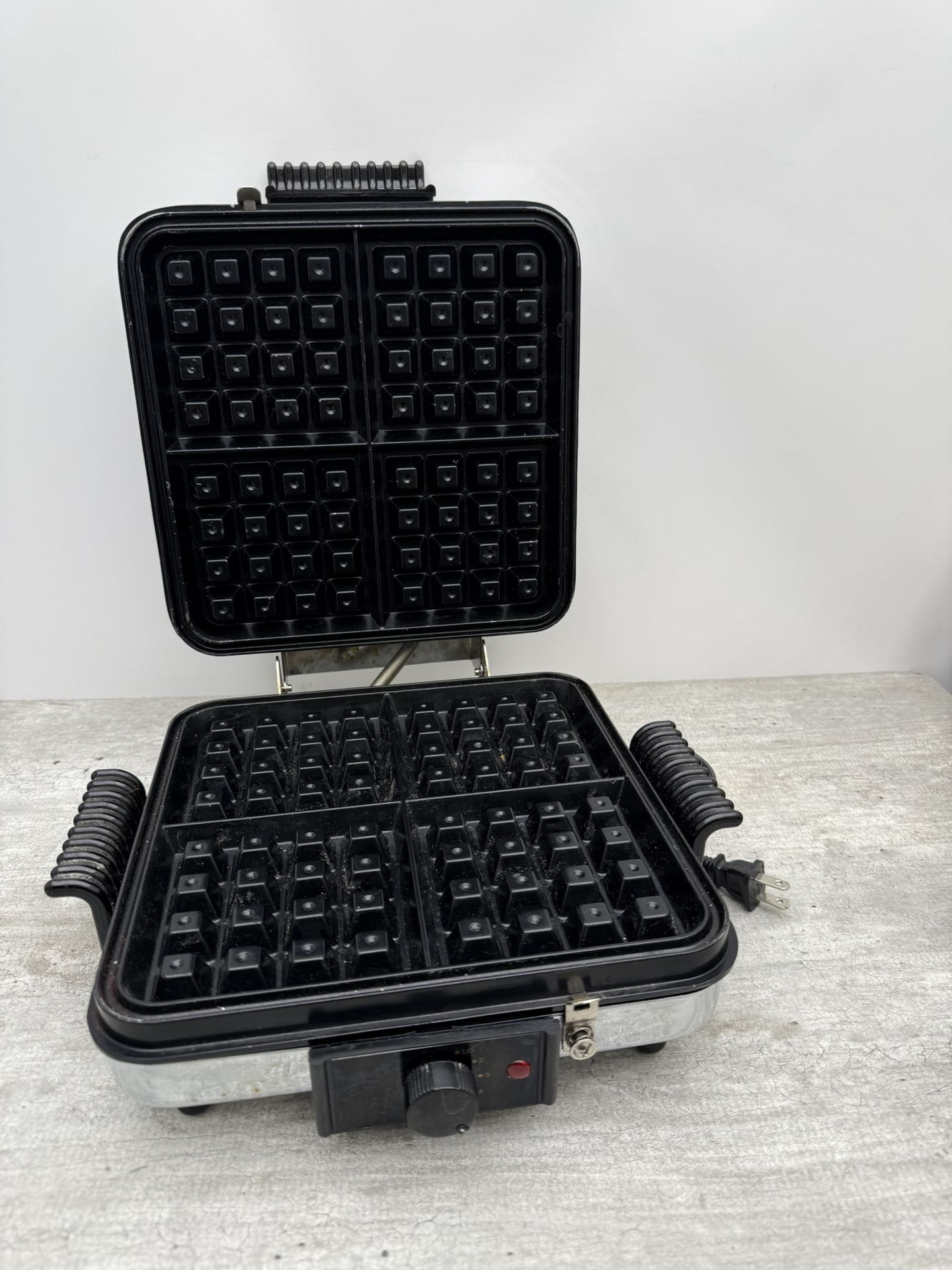 Villaware 6150 Belgium Waffle And Multi Baker 4 Square Sandwich Maker