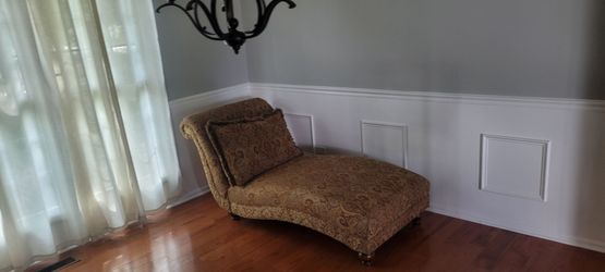 Elegant Traditional Chaise Lounge / Daybed - Excellent Condition