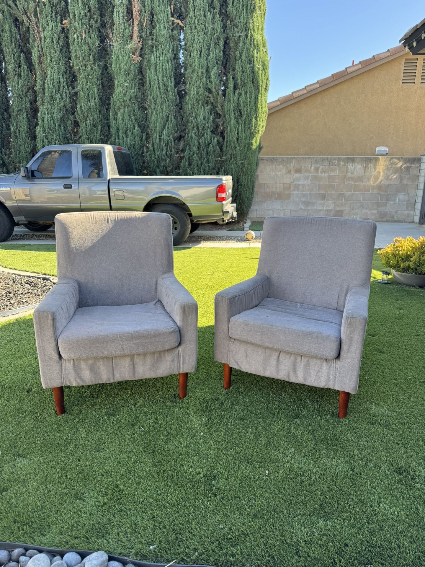 Accent chairs