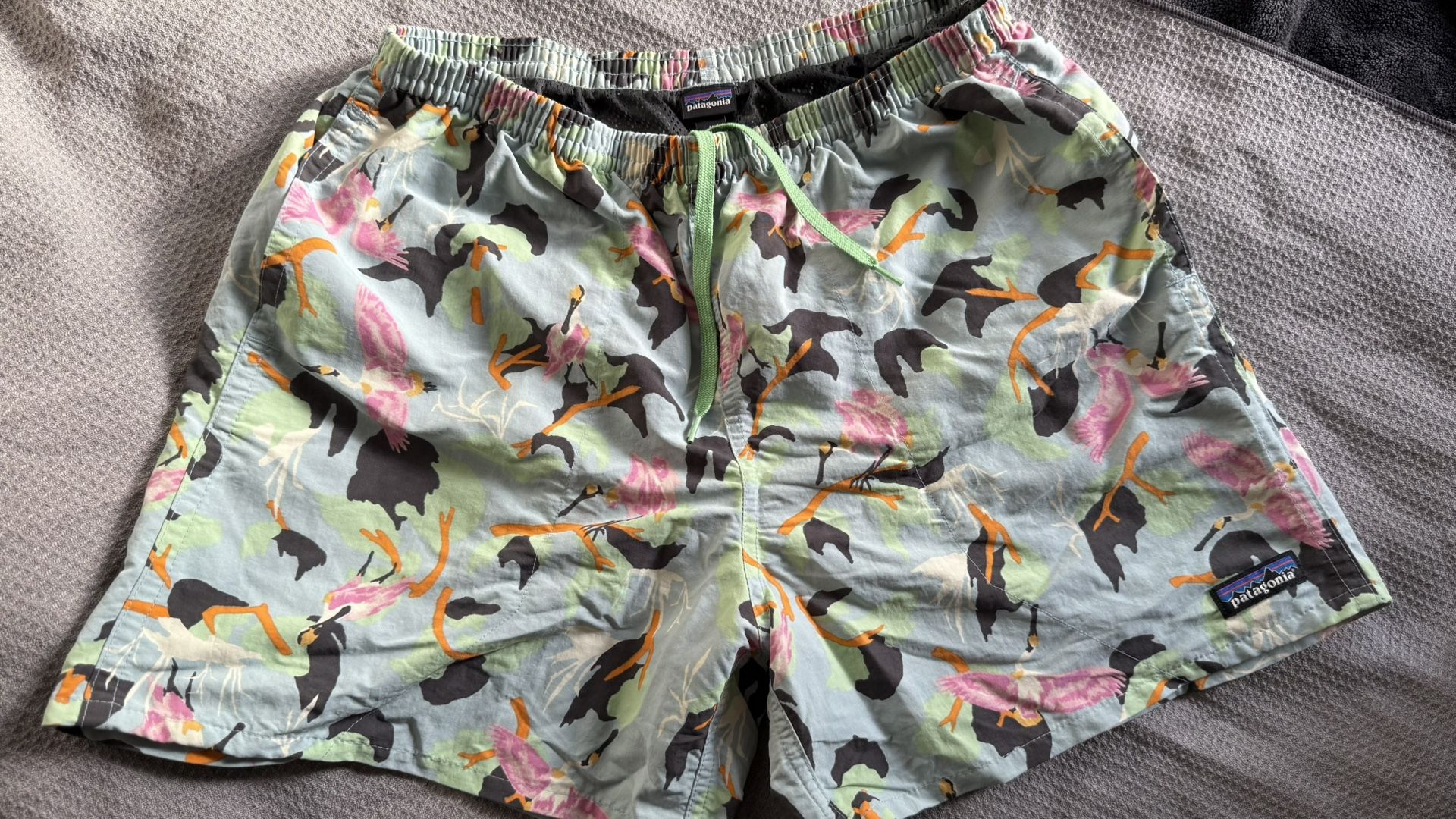 Patagonia Swim Trunk Men Board Shorts Adult Swimming Size Medium Bird Print