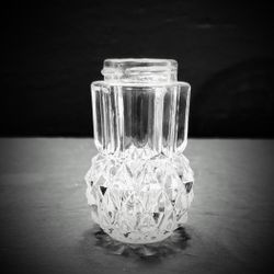 Beautiful Diamond Pattern Crystal Clear Glass Salt Or Pepper Pot