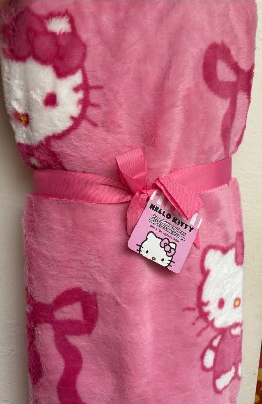 Hello Kitty Bow Blanket