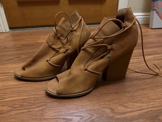 Women’s Size 10 Light brown platforms