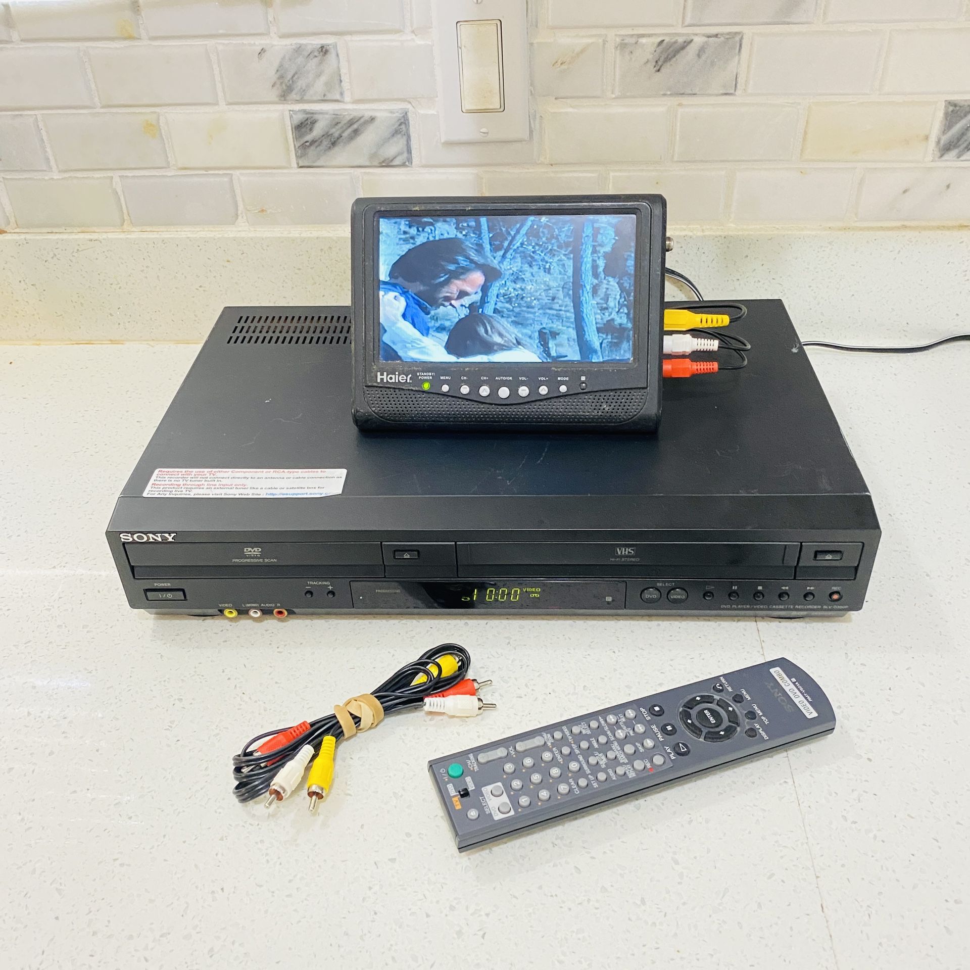 Sony SLV-D380P VCR VHS DVD Combo Player Recorder Original Remote & AV Cables