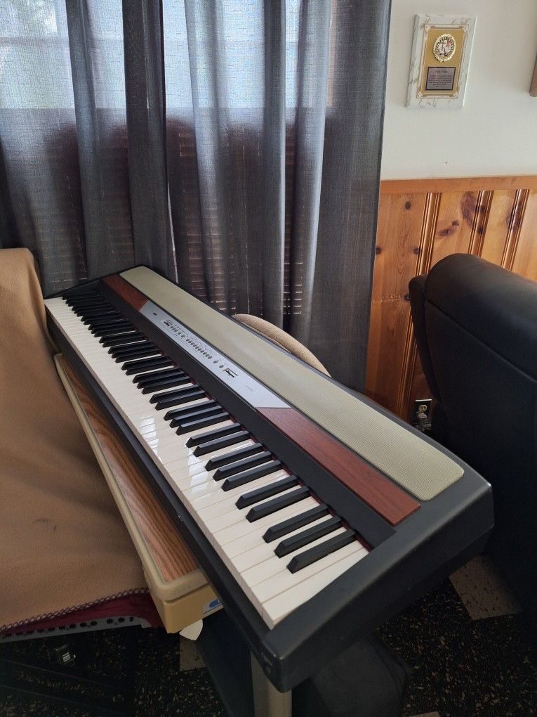 Piano Korg SP-250