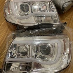 2005-2011 Toyota Tacoma Headlights  