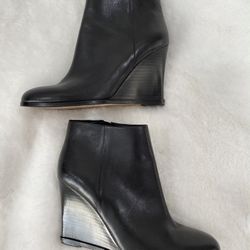 Vince Camuto Black Ankle Boots Size 8.5 Like New