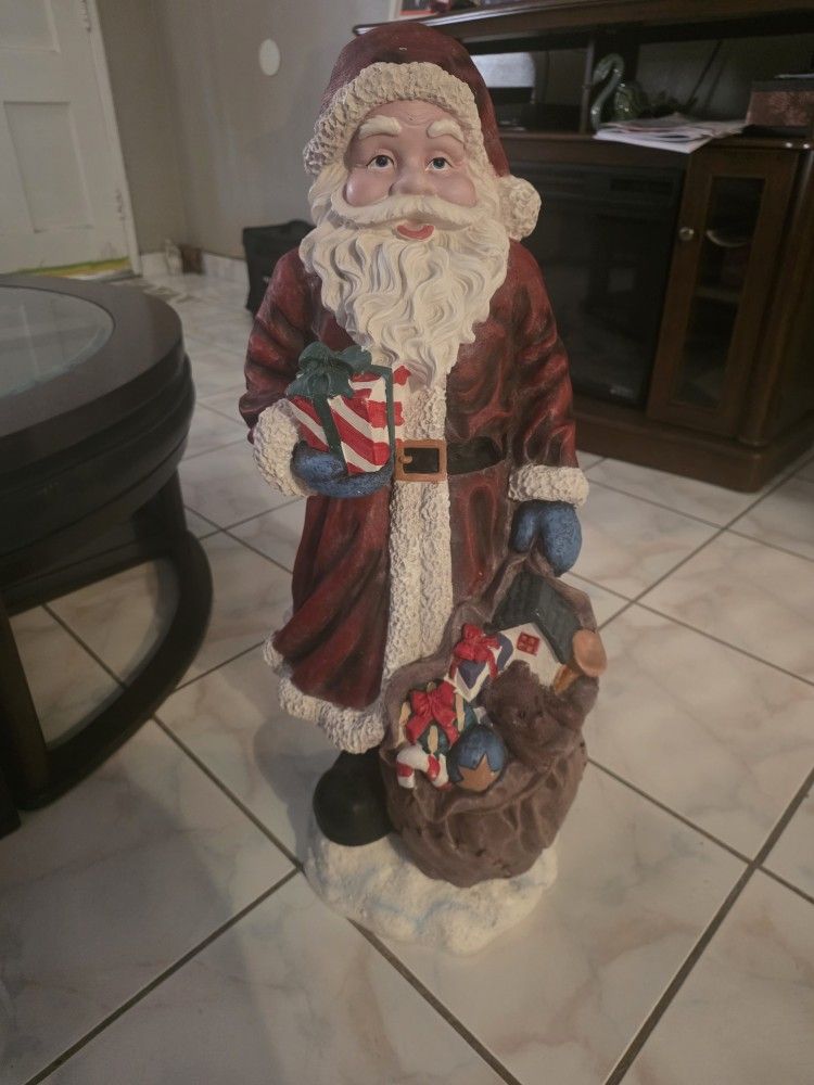 Santa Claus Statue 