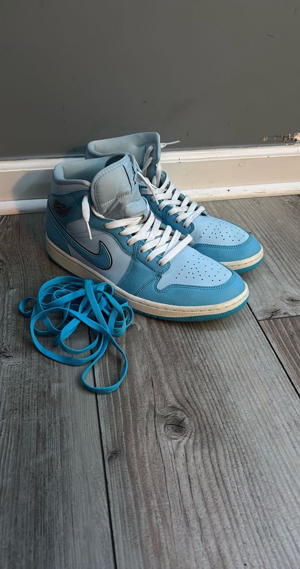 Nike Air Jordan 1 Mid SE