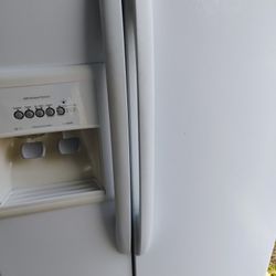 Whrite Kenmore Refrigerator 250$$$