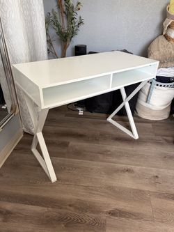 White Desk - 2 storage compartments