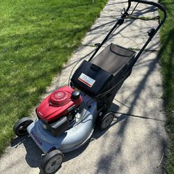 Honda Self Propelled Lawn Mower with Bag