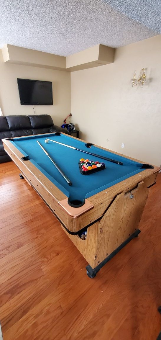 Pool / Air hockey table with Accessories