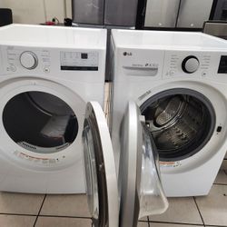 Una Lavadora Una Secadora LG Cuatro Meses De Garantia Se Yeva Adomisilio