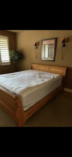 Bed/ bed Frame 