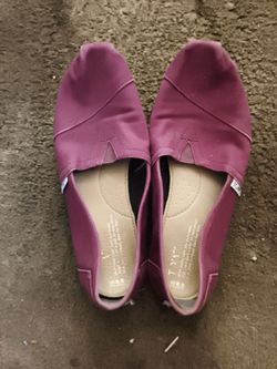 TOMS size 8.5