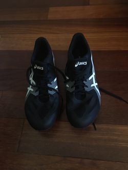 Running spikes (track and field)