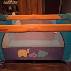 Bebe play pen