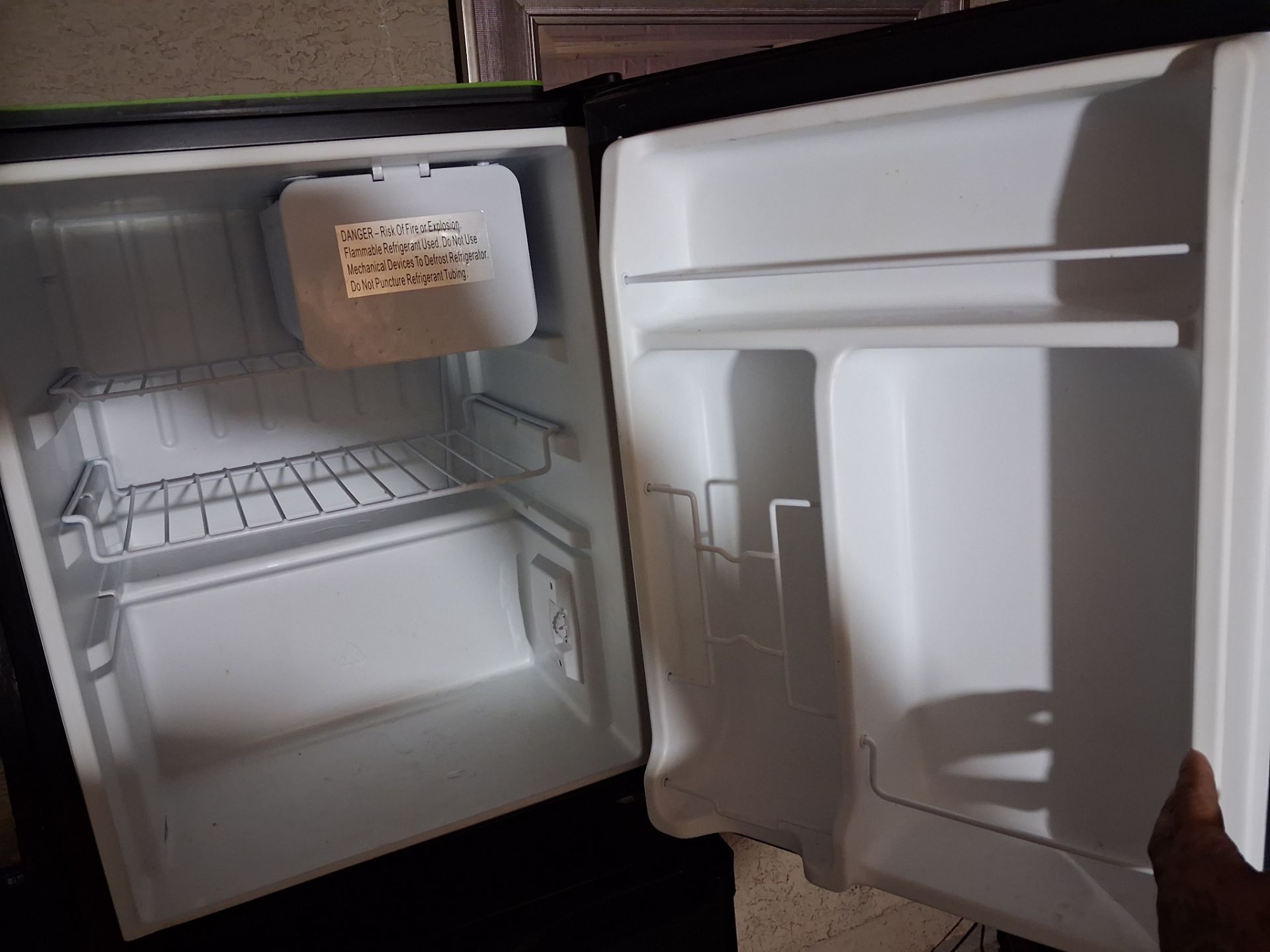 Mini refrigerator/freezer