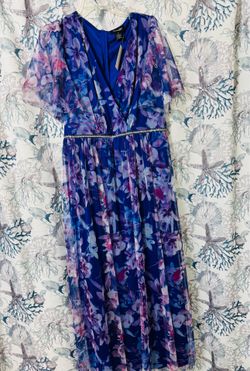 Women’s dresses, pant suits,