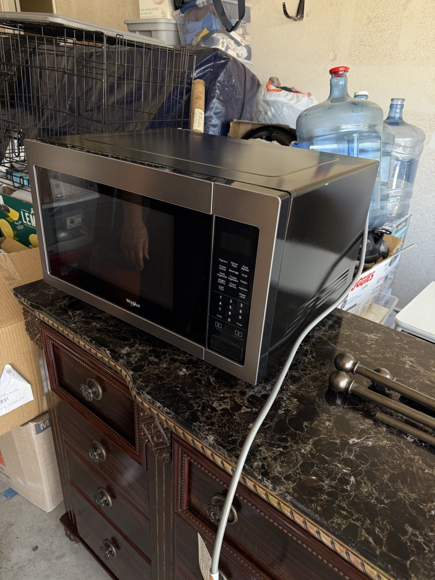 Counter Microwave Whirlpool for Sale in Perris, CA - OfferUp