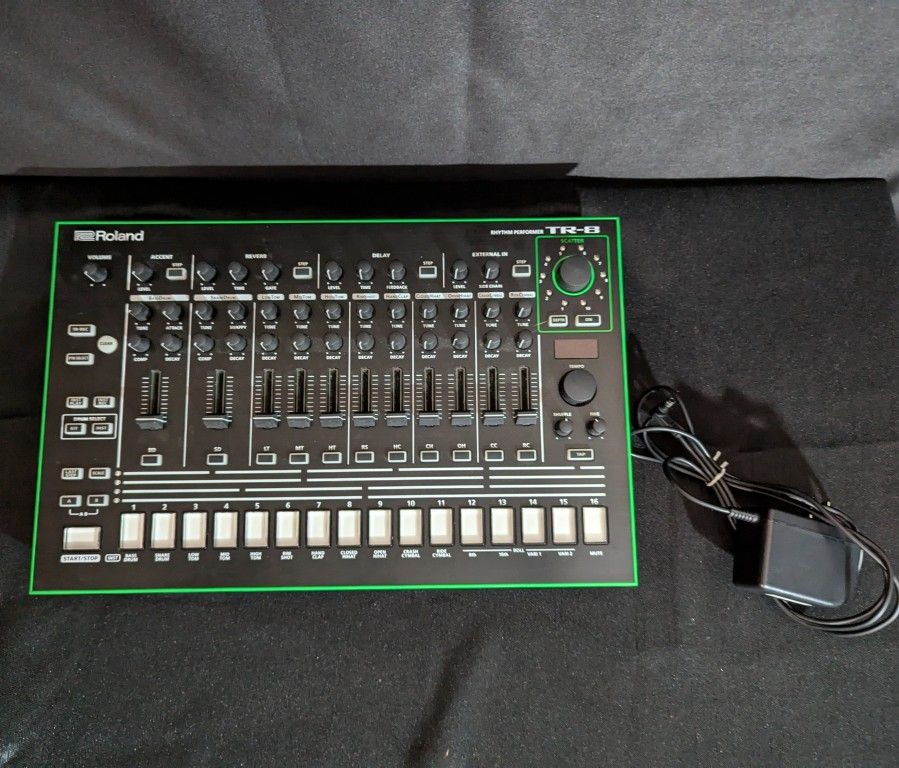 Roland TR-8 Rhythm Performer