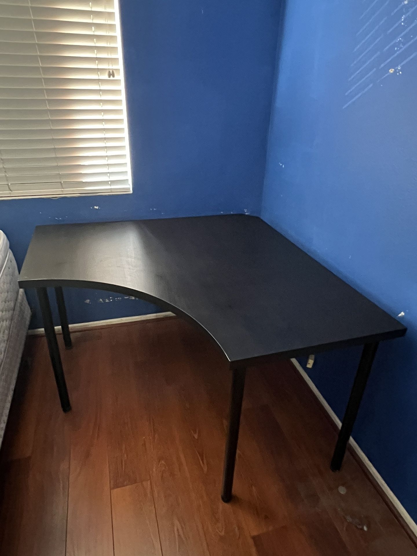 Corner Desk