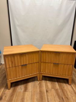 Oaks Wood Scalloped End Table  set of 2