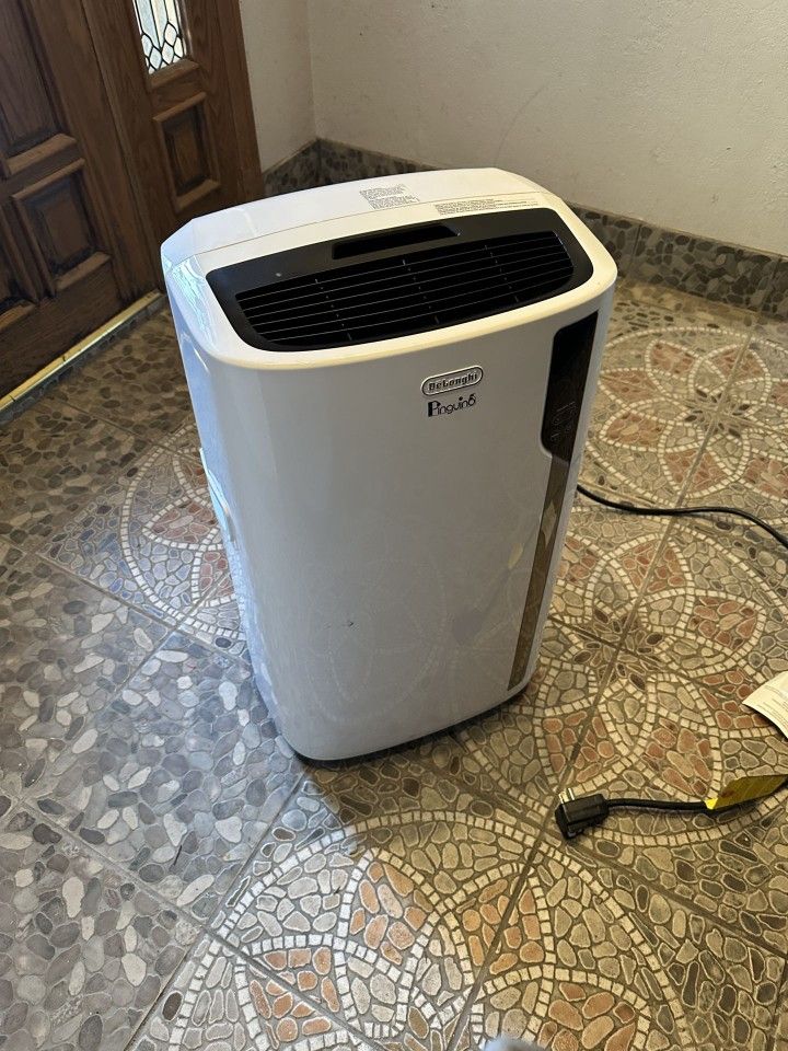 Delonghi Pinguino 12,500 BTU Air Conditioner 