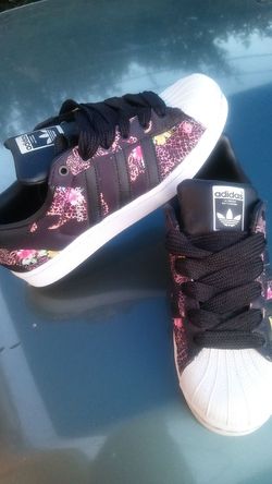 Adidas Superstar (women's)