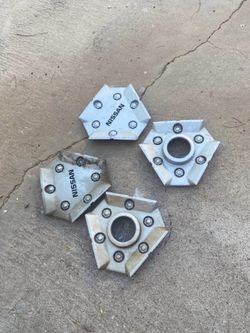 Nissan rims center caps/D21 parts