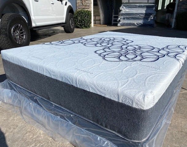 Cal King Bamboo Cool Gel Memory Foam!!